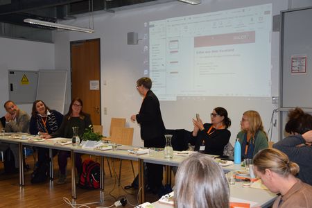 eröffnung und Begrüßung durch die Aucen Sprecherin