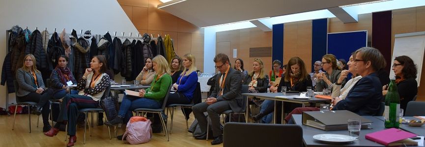 Teilnehmer_inen des 44. AUCEN Meetings an der mdw Teilnehmer_innen Gruppenbild